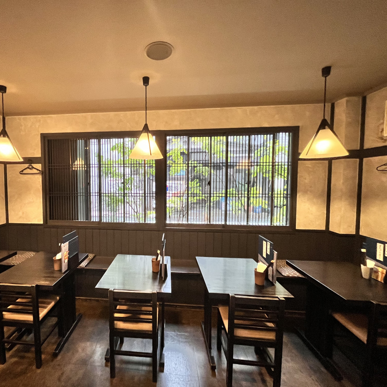 1F カウンターからスクエア